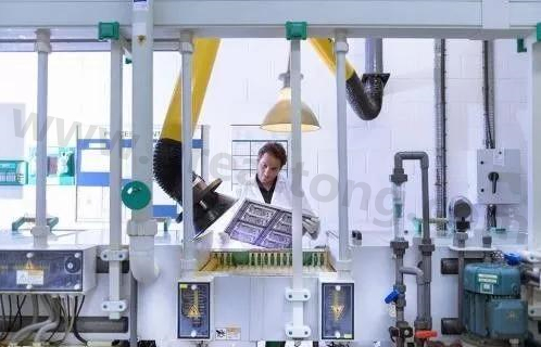 理想狀態下自動化生產線大約能節省傳統企業50%的人力成本，良率可提升至98%。